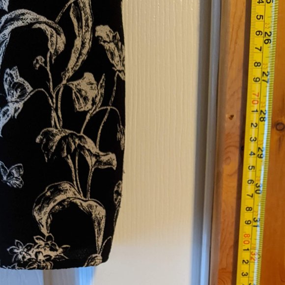 Halogen Sleeveless Top L Black with White Flowers - Picture 4 of 10